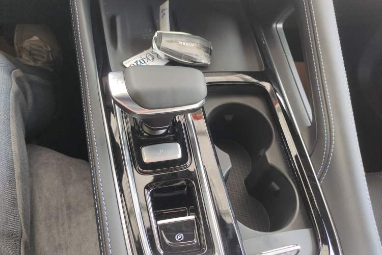 Used Geely Auto Preface 2026 Model Oriental Yao 1.5TD Kunlun Edition Gear Lever