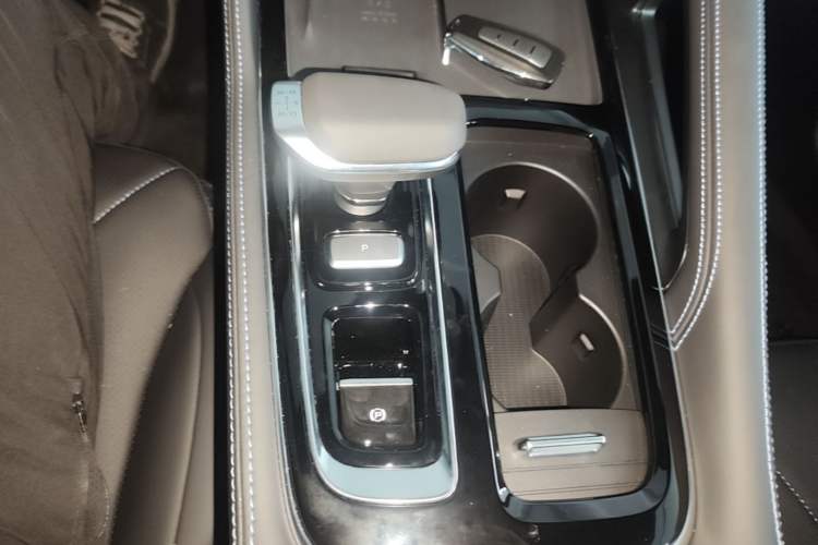 Used Geely Auto Preface 2026 Model Oriental Yao 1.5TD Kunlun Edition Gear Lever