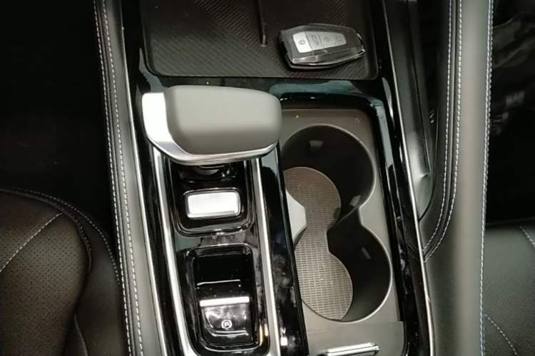 Used Geely Auto Preface 2026 Model Oriental Yao 1.5TD Fuyao Edition Gear Lever