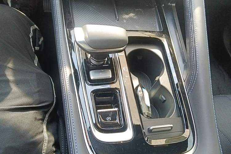 Used Geely Auto Preface 2026 Model Oriental Yao 1.5TD Fuyao Edition Gear Lever