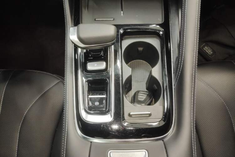 Used Geely Auto Preface 2026 Model Oriental Yao 1.5TD Kunlun Edition Gear Lever