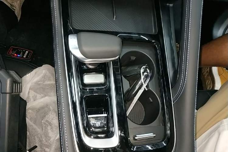 Used Geely Auto Preface 2026 Model Oriental Yao 1.5TD Fuyao Edition Gear Lever