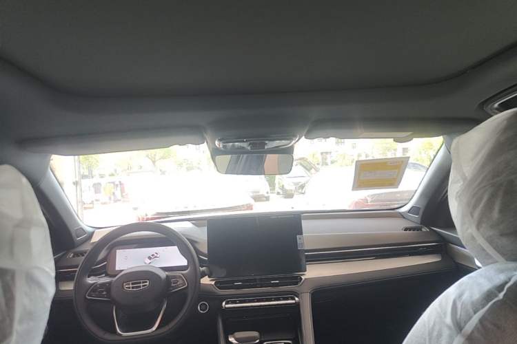 Used Geely Auto Preface 2026 Model Oriental Yao 1.5TD Fuyao Edition Headliner
