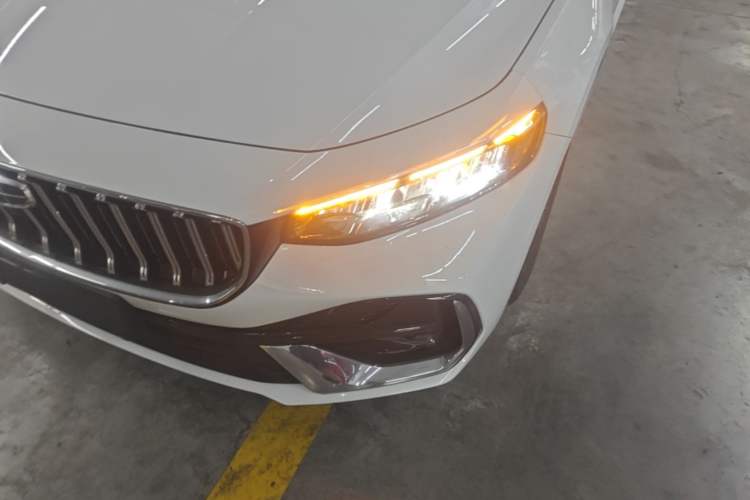 Used Geely Auto Preface 2026 Model Oriental Yao 1.5TD Fuyao Edition Left Front Headlight