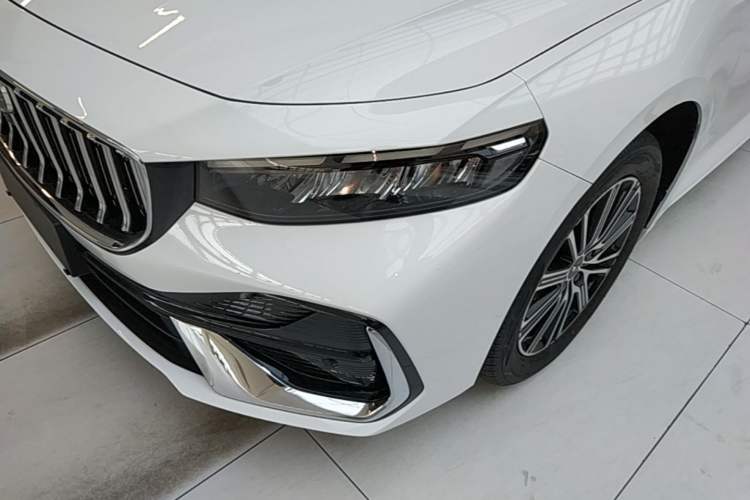Used Geely Auto Preface 2026 Model Oriental Yao 1.5TD Fuyao Edition Left Front Headlight