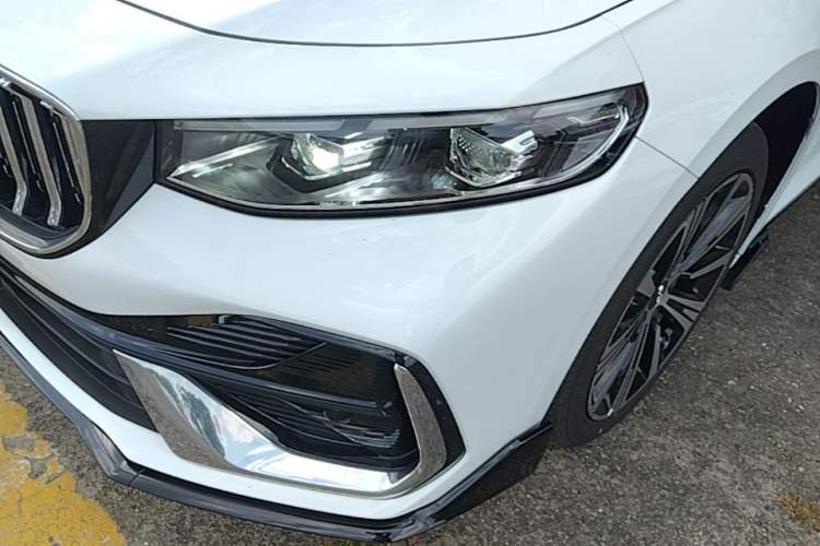 Used Geely Auto Preface 2026 Model Oriental Yao 1.5TD Kunlun Edition Left Front Headlight