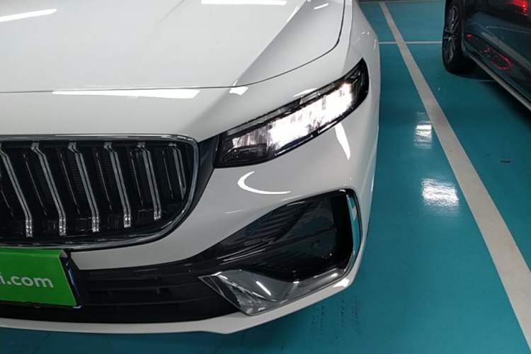 Used Geely Auto Preface 2026 Model Oriental Yao 1.5TD Fuyao Edition Left Front Headlight