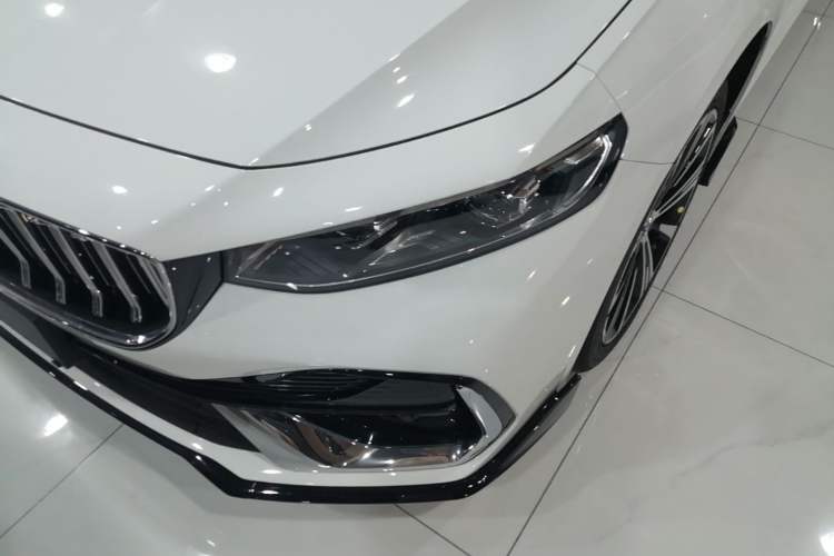 Used Geely Auto Preface 2026 Model Oriental Yao 1.5TD Kunlun Edition Left Front Headlight