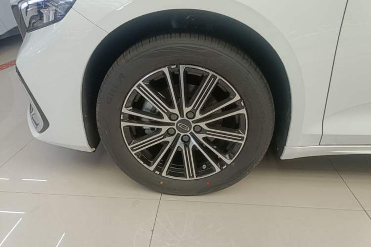 Used Geely Auto Preface 2026 Model Oriental Yao 1.5TD Fuyao Edition Left Front Wheel Hub