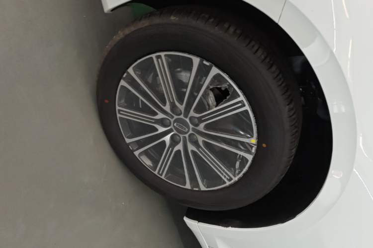 Used Geely Auto Preface 2026 Model Oriental Yao 1.5TD Fuyao Edition Left Front Wheel Hub