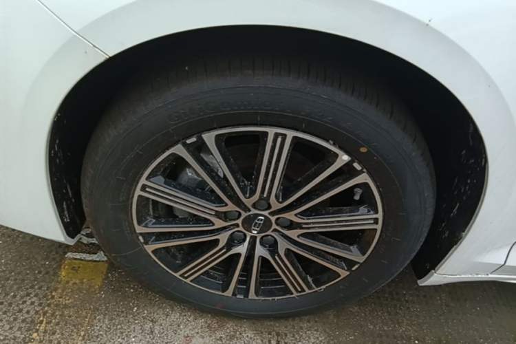 Used Geely Auto Preface 2026 Model Oriental Yao 1.5TD Fuyao Edition Left Front Wheel Hub