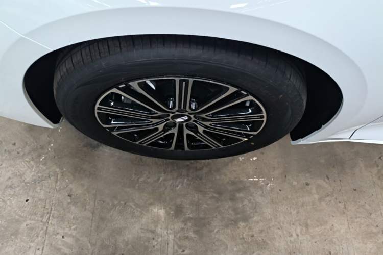 Used Geely Auto Preface 2026 Model Oriental Yao 1.5TD Fuyao Edition Left Front Wheel Hub
