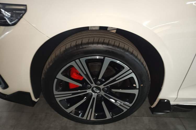 Used Geely Auto Preface 2026 Model Oriental Yao 1.5TD Kunlun Edition Left Front Wheel Hub