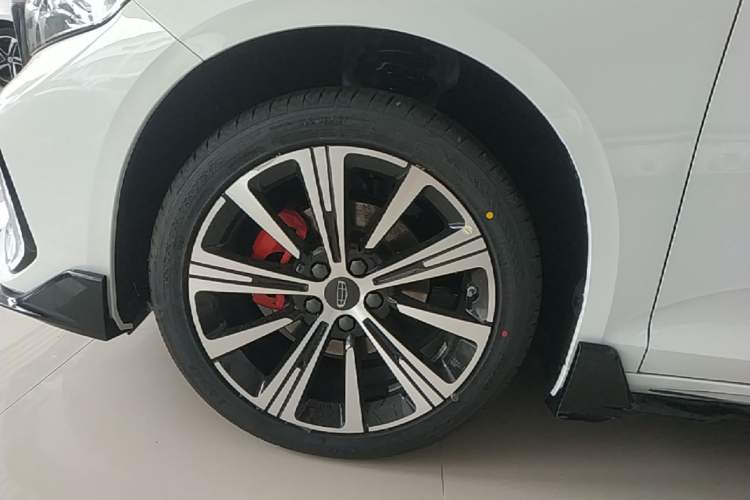 Used Geely Auto Preface 2026 Model Oriental Yao 1.5TD Kunlun Edition Left Front Wheel Hub