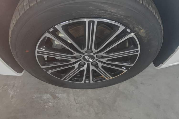 Used Geely Auto Preface 2026 Model Oriental Yao 1.5TD Fuyao Edition Left Front Wheel Hub