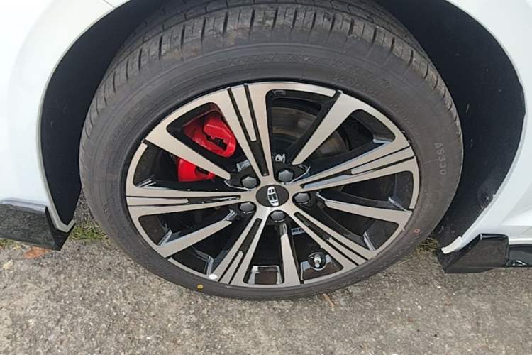 Used Geely Auto Preface 2026 Model Oriental Yao 1.5TD Kunlun Edition Left Front Wheel Hub