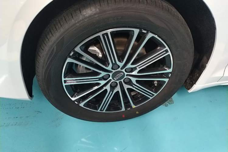 Used Geely Auto Preface 2026 Model Oriental Yao 1.5TD Fuyao Edition Left Front Wheel Hub