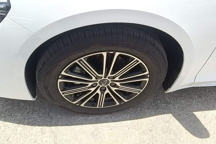 Used Geely Auto Preface 2026 Model Oriental Yao 1.5TD Fuyao Edition Left Front Wheel Hub