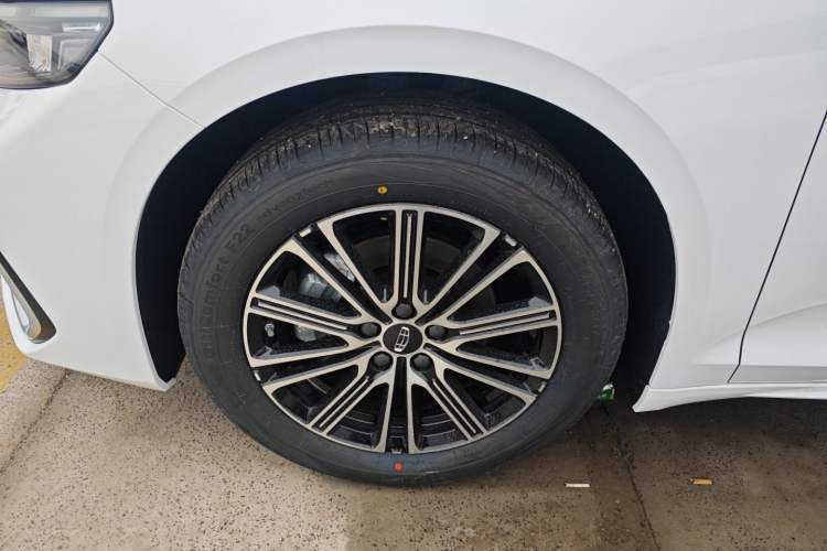 Used Geely Auto Preface 2026 Model Oriental Yao 1.5TD Fuyao Edition Left Front Wheel Hub