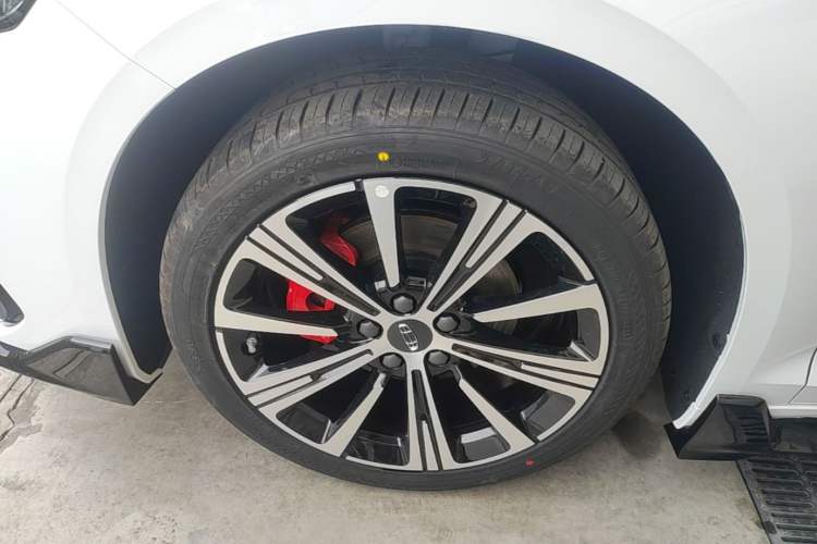 Used Geely Auto Preface 2026 Model Oriental Yao 1.5TD Kunlun Edition Left Front Wheel Hub