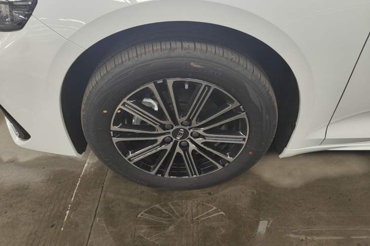 Used Geely Auto Preface 2026 Model Oriental Yao 1.5TD Fuyao Edition Left Front Wheel Hub
