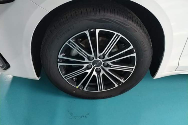 Used Geely Auto Preface 2026 Model Oriental Yao 1.5TD Fuyao Edition Left Front Wheel Hub