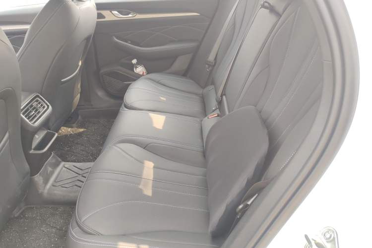 Used Geely Auto Preface 2026 Model Oriental Yao 1.5TD Fuyao Edition Left Rear Seat