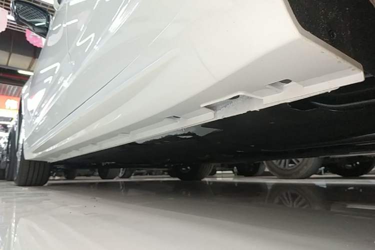 Used Geely Auto Preface 2026 Model Oriental Yao 1.5TD Fuyao Edition Left Side Sill