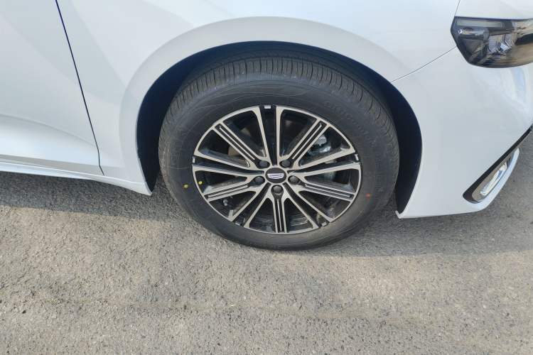 Used Geely Auto Preface 2026 Model Oriental Yao 1.5TD Fuyao Edition Right Front Wheel Hub