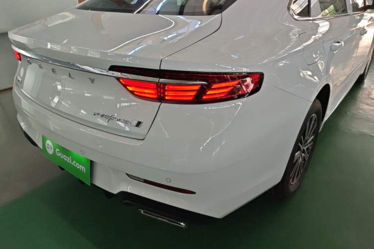Used Geely Auto Preface 2026 Model Oriental Yao 1.5TD Fuyao Edition Right Rear Taillight