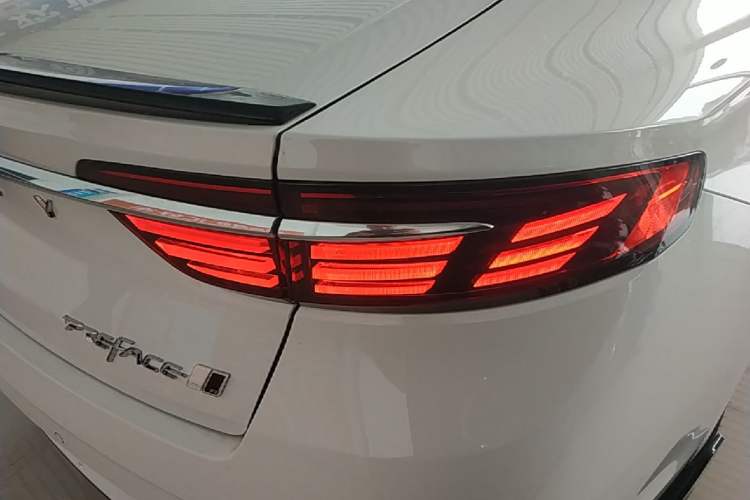 Used Geely Auto Preface 2026 Model Oriental Yao 1.5TD Kunlun Edition Right Rear Taillight