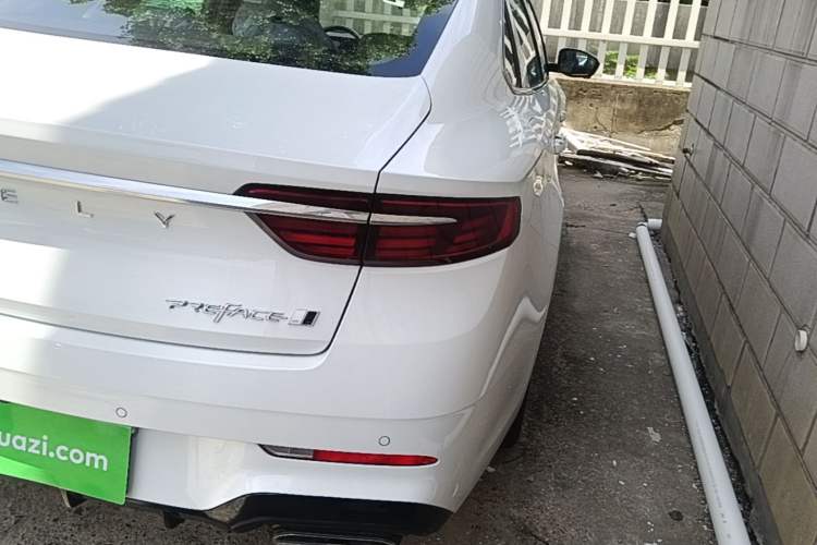 Used Geely Auto Preface 2026 Model Oriental Yao 1.5TD Fuyao Edition Right Rear Taillight