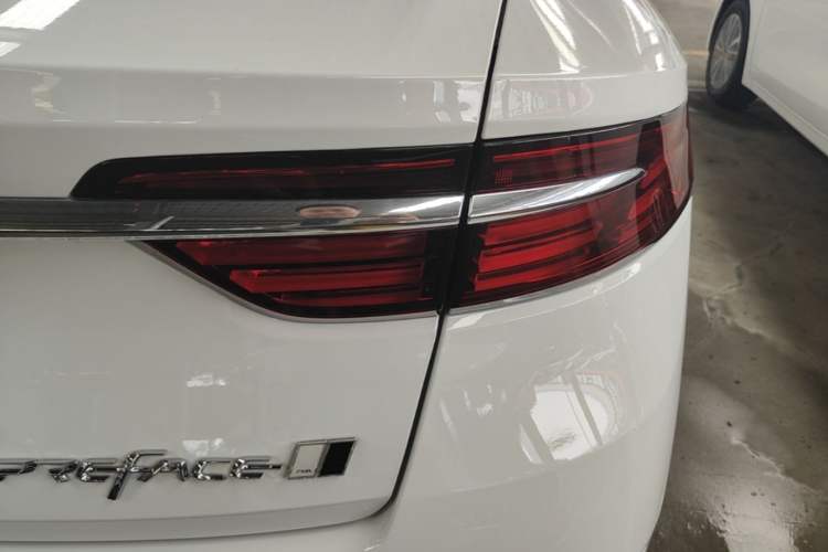 Used Geely Auto Preface 2026 Model Oriental Yao 1.5TD Fuyao Edition Right Rear Taillight