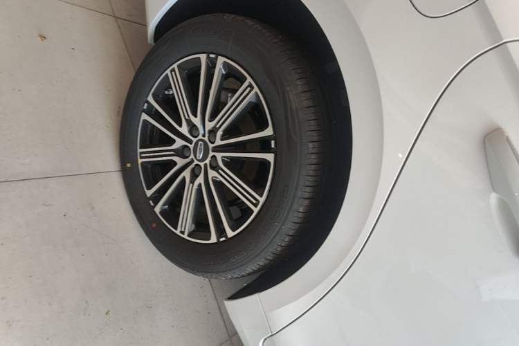 Used Geely Auto Preface 2026 Model Oriental Yao 1.5TD Fuyao Edition Right Rear Wheel Hub