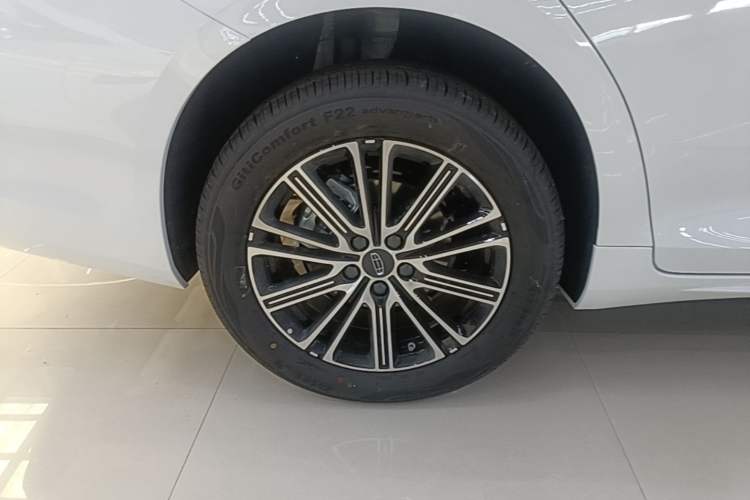 Used Geely Auto Preface 2026 Model Oriental Yao 1.5TD Fuyao Edition Right Rear Wheel Hub