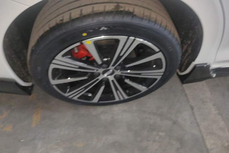 Used Geely Auto Preface 2026 Model Oriental Yao 1.5TD Kunlun Edition Right Rear Wheel Hub