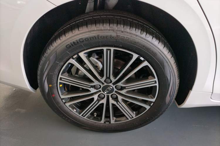 Used Geely Auto Preface 2026 Model Oriental Yao 1.5TD Fuyao Edition Right Rear Wheel Hub