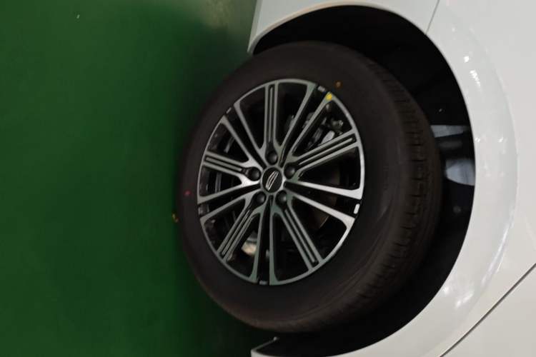 Used Geely Auto Preface 2026 Model Oriental Yao 1.5TD Fuyao Edition Right Rear Wheel Hub