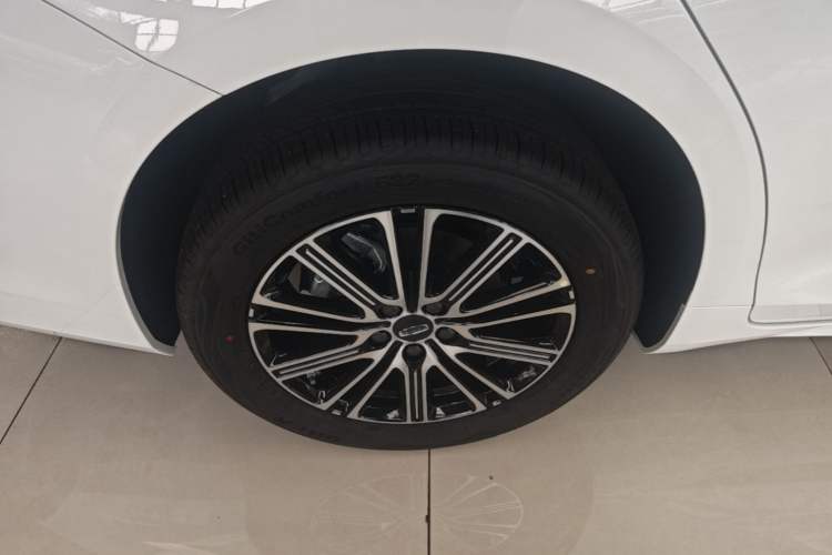 Used Geely Auto Preface 2026 Model Oriental Yao 1.5TD Fuyao Edition Right Rear Wheel Hub