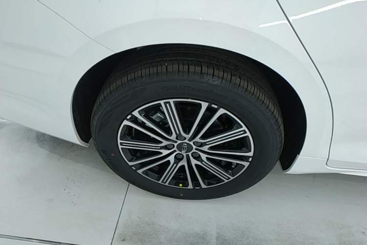 Used Geely Auto Preface 2026 Model Oriental Yao 1.5TD Fuyao Edition Right Rear Wheel Hub