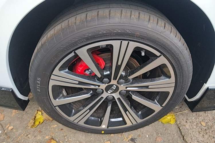 Used Geely Auto Preface 2026 Model Oriental Yao 1.5TD Kunlun Edition Right Rear Wheel Hub