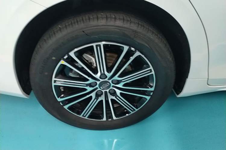 Used Geely Auto Preface 2026 Model Oriental Yao 1.5TD Fuyao Edition Right Rear Wheel Hub