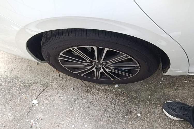 Used Geely Auto Preface 2026 Model Oriental Yao 1.5TD Fuyao Edition Right Rear Wheel Hub