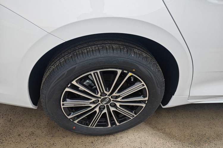 Used Geely Auto Preface 2026 Model Oriental Yao 1.5TD Fuyao Edition Right Rear Wheel Hub