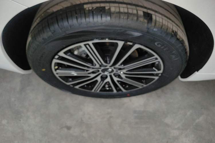 Used Geely Auto Preface 2026 Model Oriental Yao 1.5TD Fuyao Edition Right Rear Wheel Hub