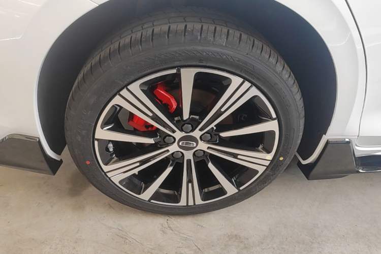 Used Geely Auto Preface 2026 Model Oriental Yao 1.5TD Kunlun Edition Right Rear Wheel Hub