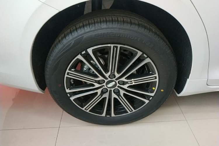 Used Geely Auto Preface 2026 Model Oriental Yao 1.5TD Fuyao Edition Right Rear Wheel Hub