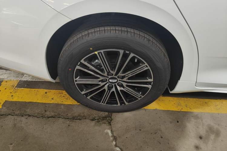 Used Geely Auto Preface 2026 Model Oriental Yao 1.5TD Fuyao Edition Right Rear Wheel Hub