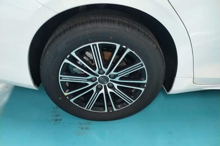 Used Geely Auto Preface 2026 Model Oriental Yao 1.5TD Fuyao Edition Right Rear Wheel Hub