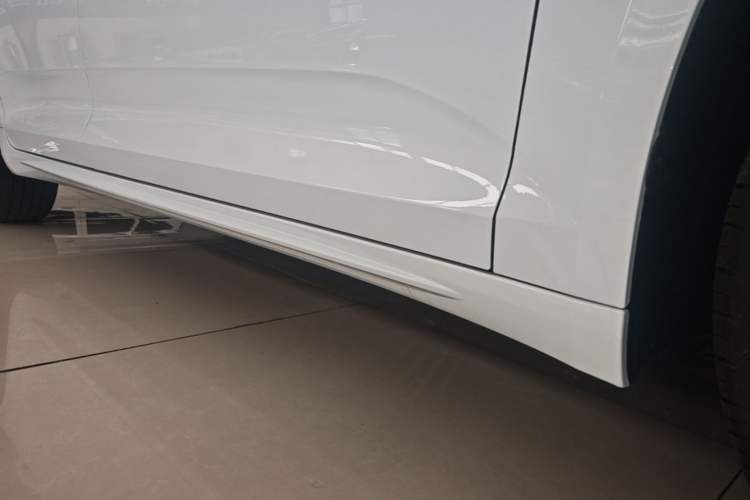 Used Geely Auto Preface 2026 Model Oriental Yao 1.5TD Fuyao Edition Right Side Sill